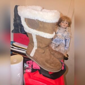 Michael Kors LiL Alina Size 1 Winter Girls Boots  Camel Brown